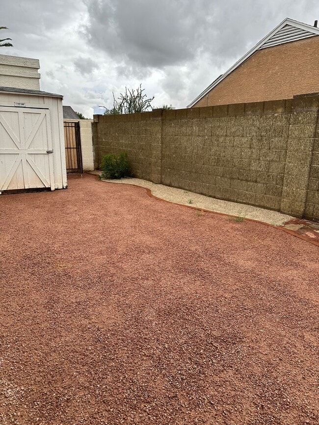 Building Photo - Unique 3 bedroom / 3 bathroom with Private Pool