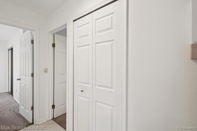 Building Photo - 1131 Indianwood Trail