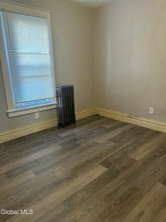 Building Photo - 312 5th Ave