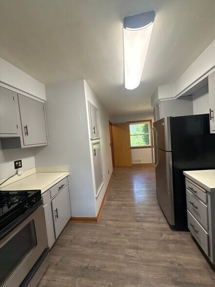 Building Photo - 419 Roland Ave
