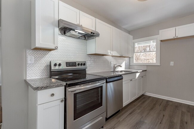 Building Photo - COMING SOON: Beautiful and Renovated Property in Raytown!