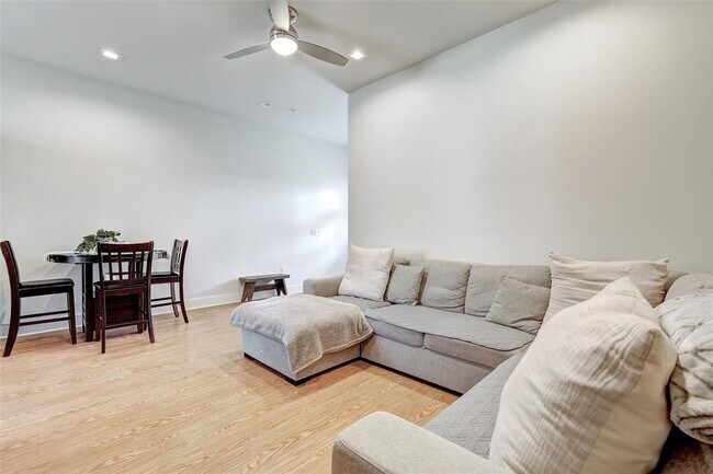 Building Photo - 2400 Louis Henna Blvd