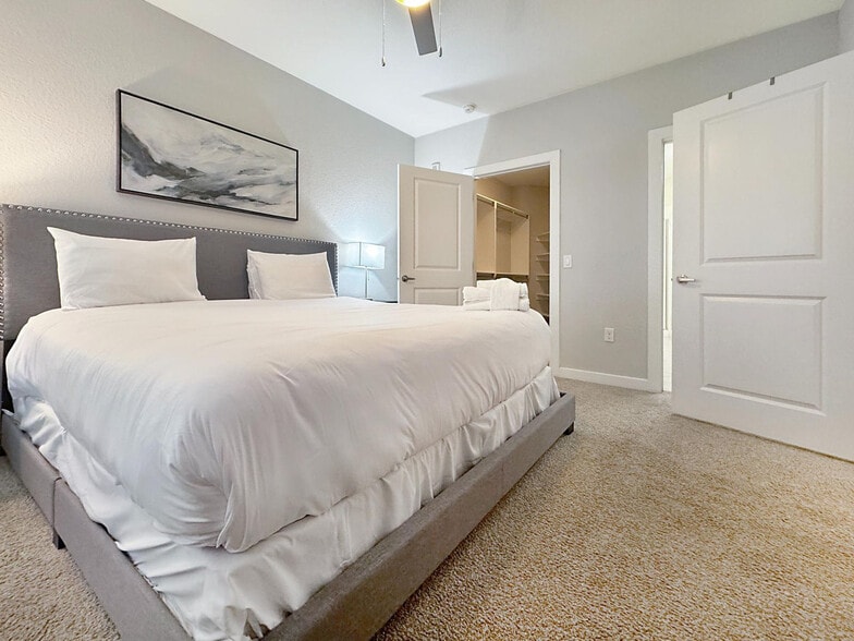 Building Photo - 2615 N Grady Ave