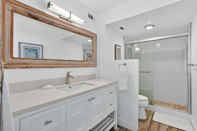 Building Photo - 9940 S Ocean Dr