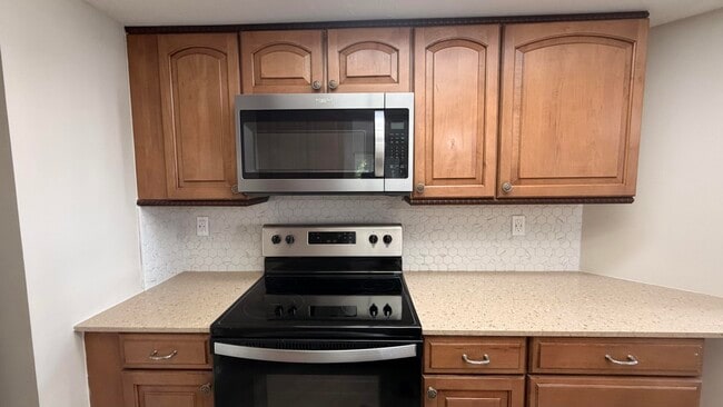 Building Photo - 3302 SE Aster Ln