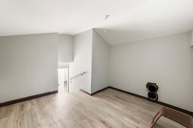 Building Photo - Spacious five bedroom home