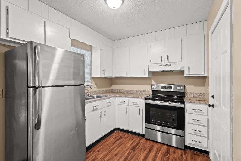 Building Photo - 124 Briarwood Dr