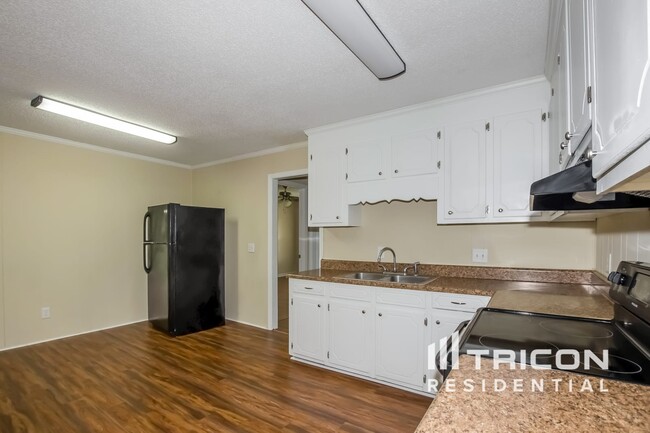 Building Photo - 504 Thyme Dr