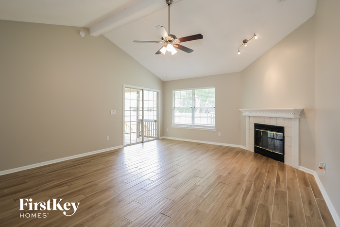 Building Photo - 10677 Talon Ct