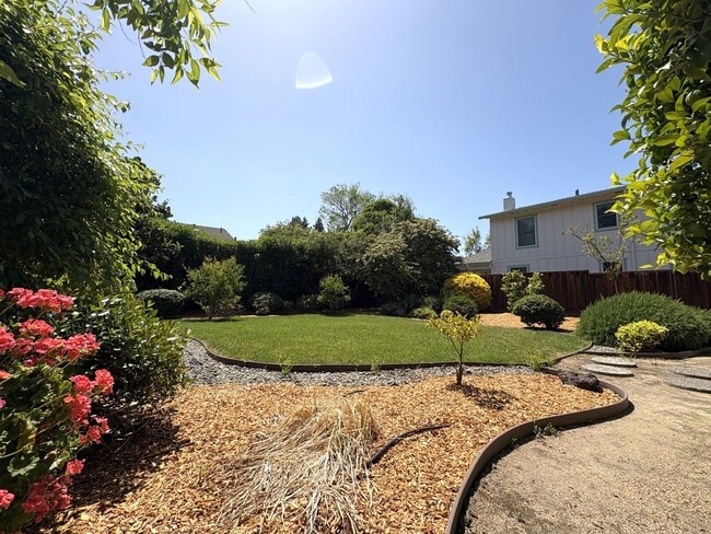 Building Photo - Charming Palo Alto Home with Beautiful Lan...