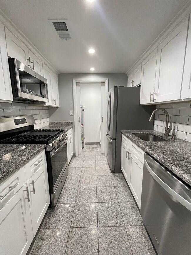 Primary Photo - 318 38th St