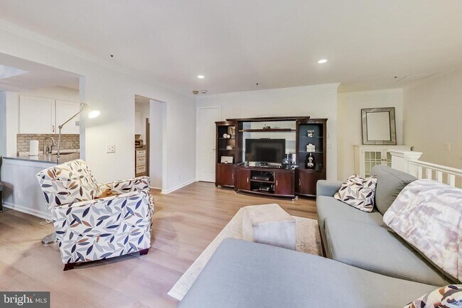 Building Photo - 5708 Chapman Mill Dr