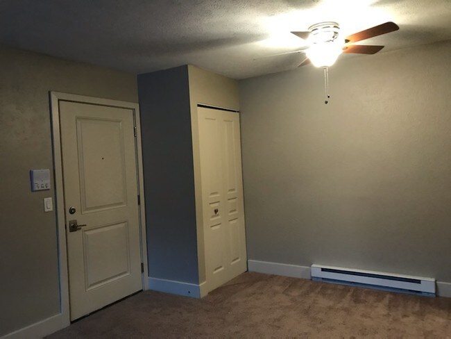 Building Photo - 5301 W Alexis Rd