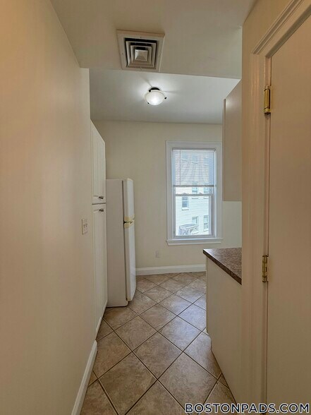 Building Photo - 55 Ashford St