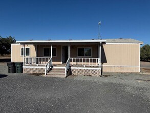 Building Photo - 10051 Escalon Bellota, House &amp; Shop