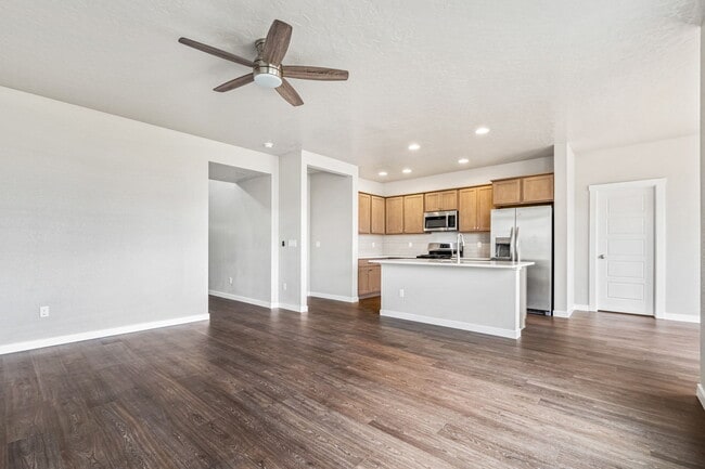 Building Photo - 6852 S Birch Creek Ave