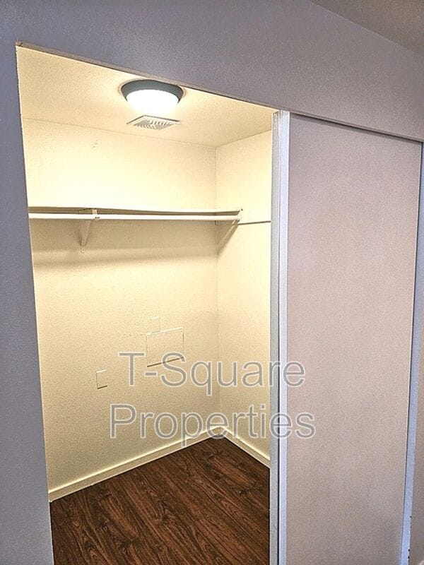 Building Photo - 7041 S 116th Pl