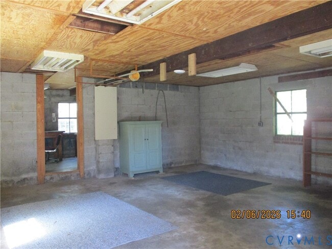 Building Photo - 403 Maple St