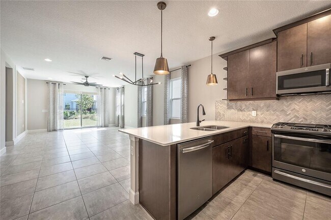 Building Photo - 7212 Paradiso Dr