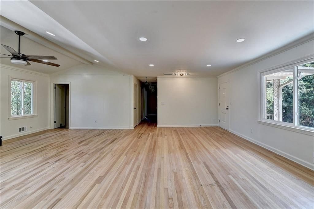 Building Photo - 6085 Glenridge Dr