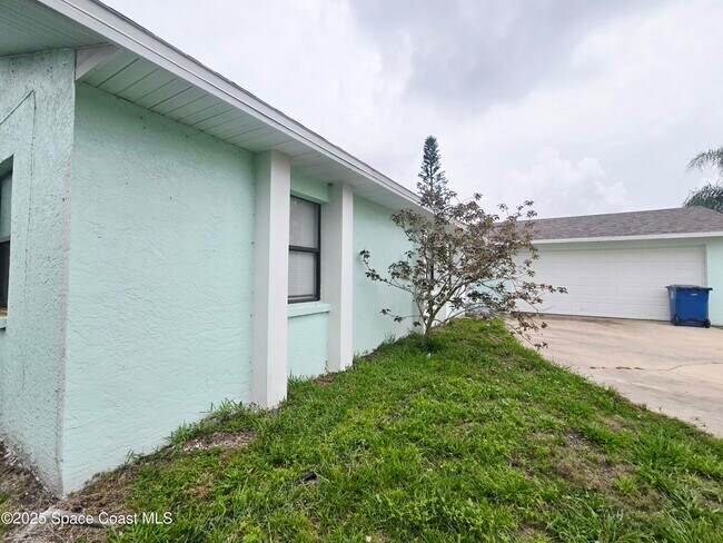 Building Photo - 1219 Meissen Ave NW