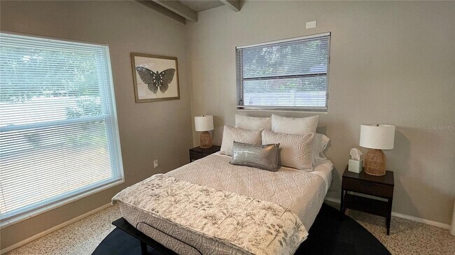 Building Photo - 2832 Bay St