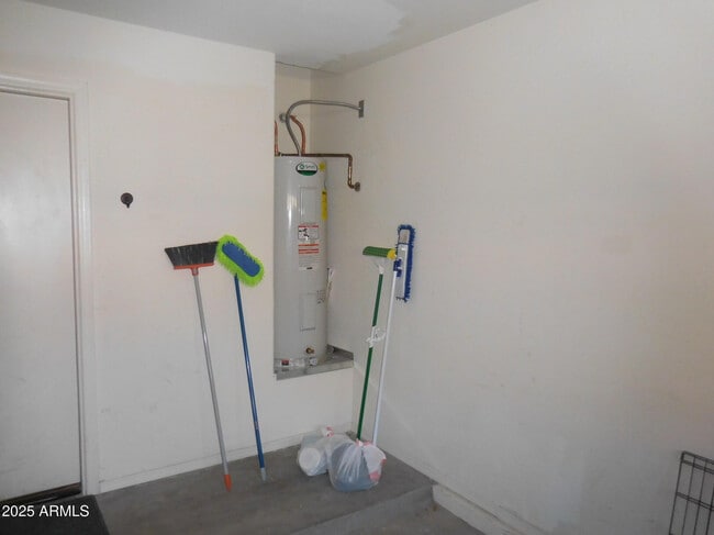 Building Photo - 2600 E Springfield Pl