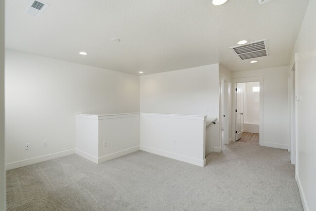 Building Photo - 5690 S Weehawken Ln