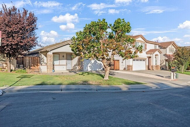 Building Photo - 533 Channel Ct