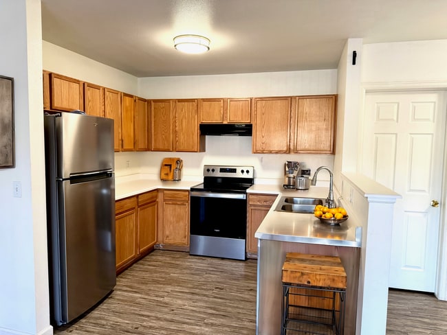 Building Photo - Updated 2-story townhome on the South side of Colorado Springs WITH Mountain Views