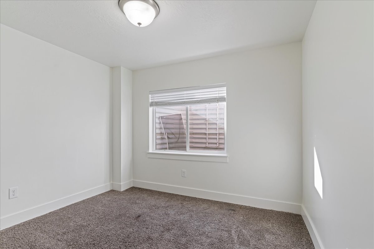 Building Photo - 2333 S Long Dr