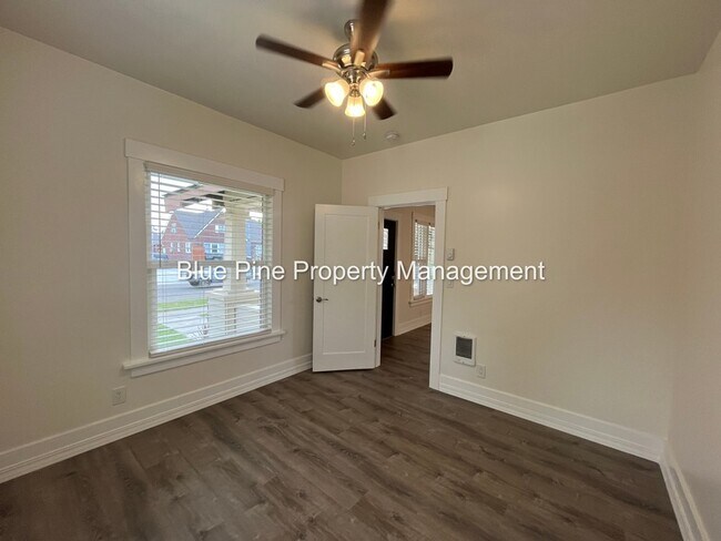 Building Photo - 155 E 5th St