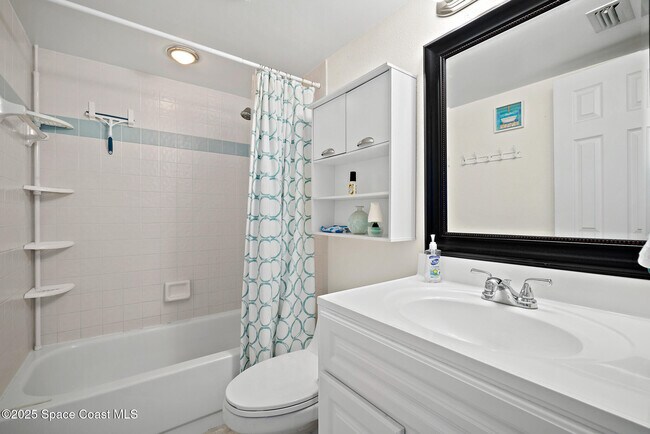 Building Photo - 4570 Ocean Beach Blvd