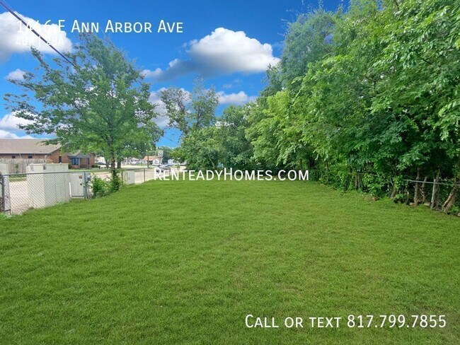 Building Photo - 1446 E Ann Arbor Ave