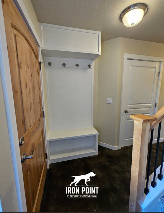 Building Photo - 3bed/2.5 bath Townhome in Boise w/2 Car Garage, Community Pool & Fitness Center