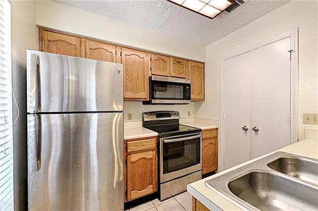 Building Photo - 1473 Meadowood Village Dr