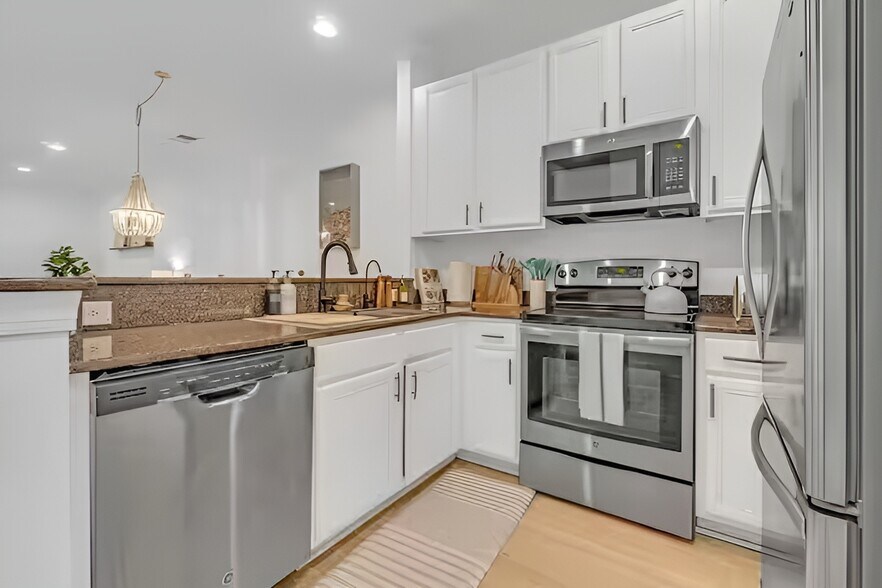 Building Photo - 1023 Sycamore Green Pl