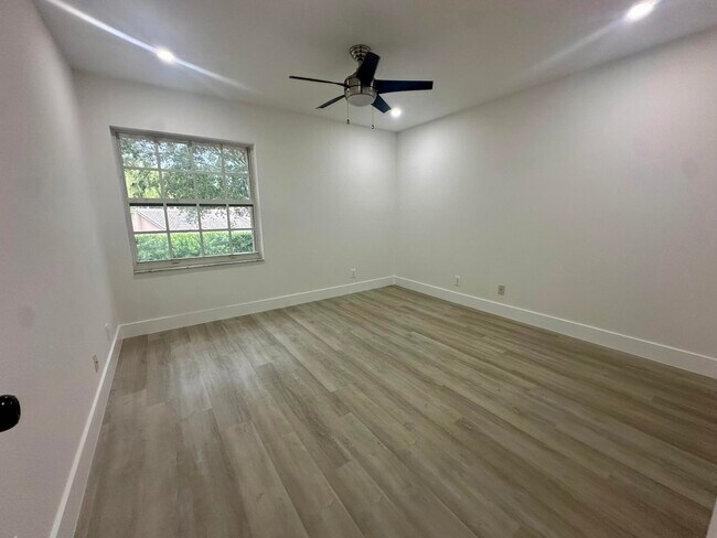 Building Photo - 10702 NW 1st Ct