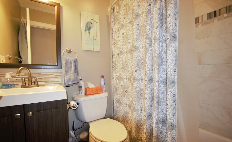 Building Photo - 11 Babcock St