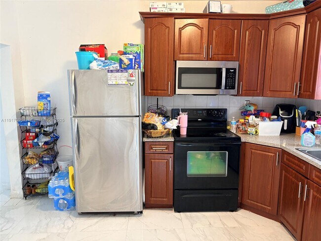 Building Photo - 1560 NW 25th Ave