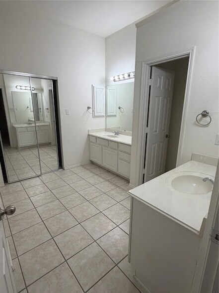 Building Photo - 11821 Stephenville Dr