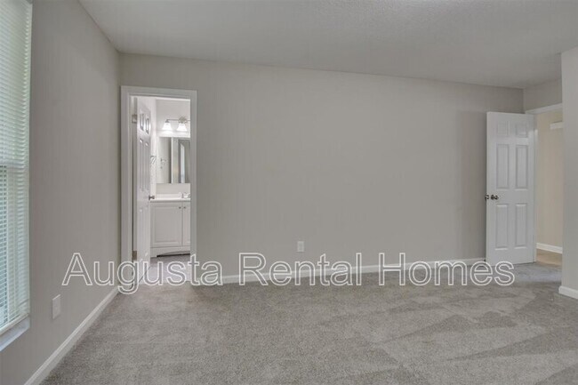 Building Photo - 2317 Woodsman Dr