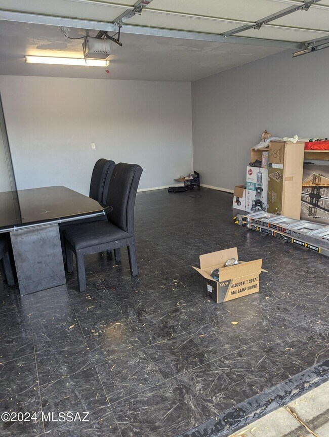 Building Photo - 7561 Kinnison Wash Lp