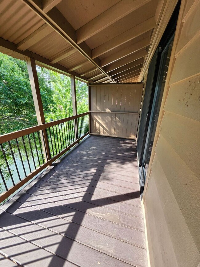 Building Photo - 1 Bed/1 Bath with River Views! Riviera Ridge Apartments