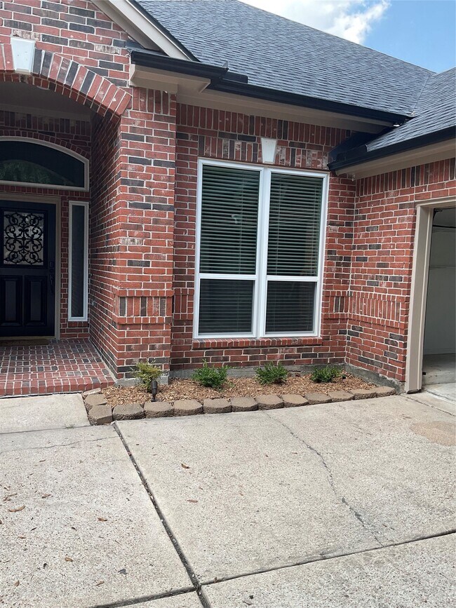 Building Photo - 12110 Shadowpoint Dr