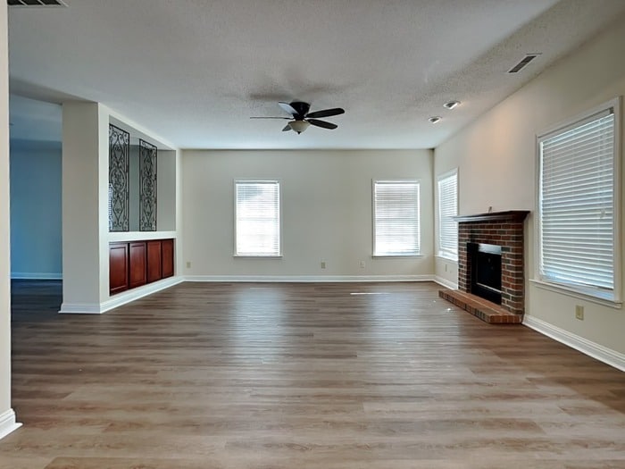 Building Photo - 915 Brookstone Dr