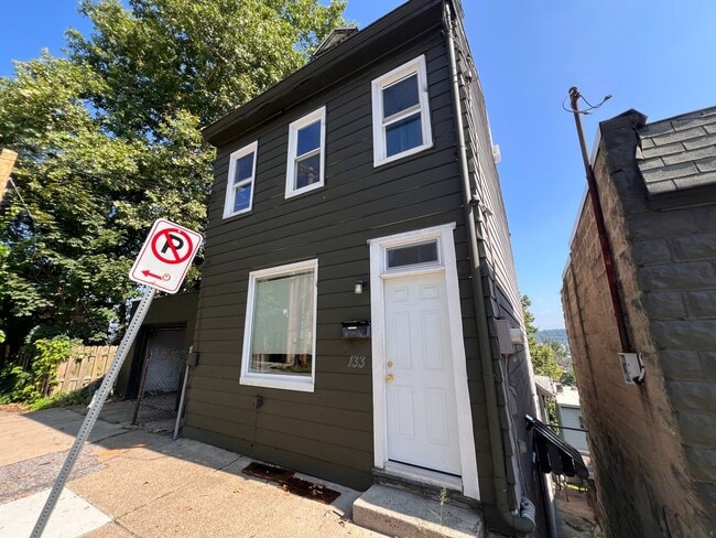 Primary Photo - Pittsburgh - 3 Bedroom 1.5 Bathroom