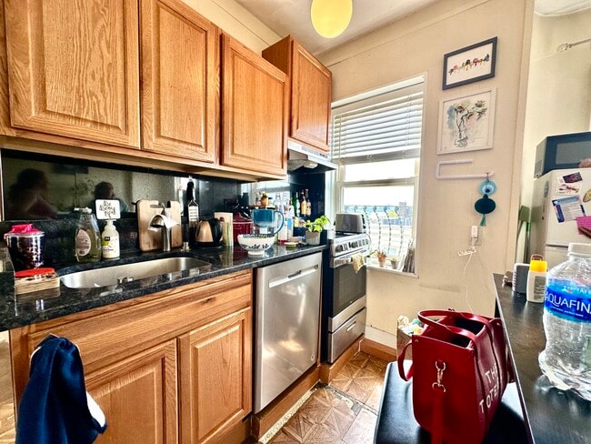 Building Photo - 108 Myrtle St