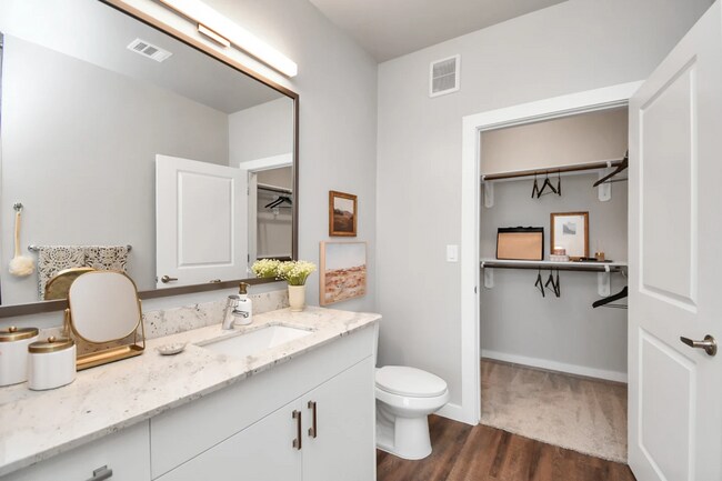 Building Photo - 2 Bed for $1,845 + 2 Months Free & $500 Lo...