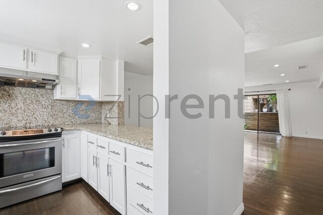 Building Photo - 743 Euclid Ave